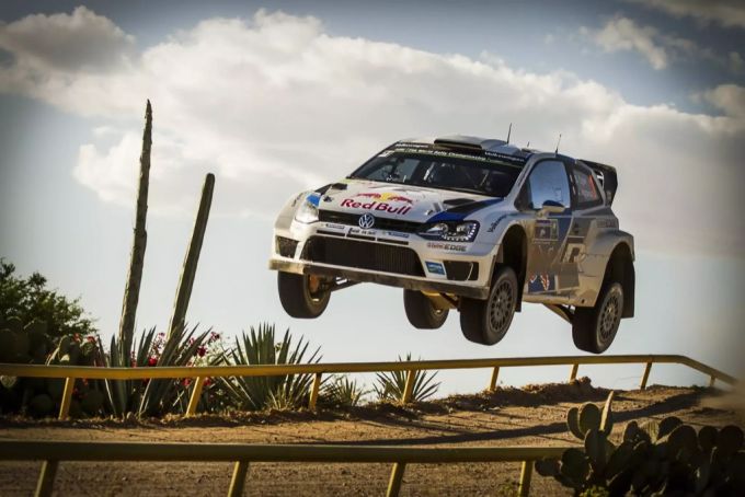 Sebastien Ogier am Steuer des Volkswagen Polo WRC bei der Rallye Mexiko 2014. Volkswagen Polo WRC