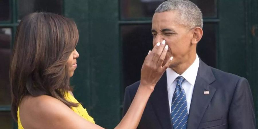 Michelle und Barack Obama sind seit 1992 miteinander verheiratet. Foto: Shawn Thew/EPA/dpa