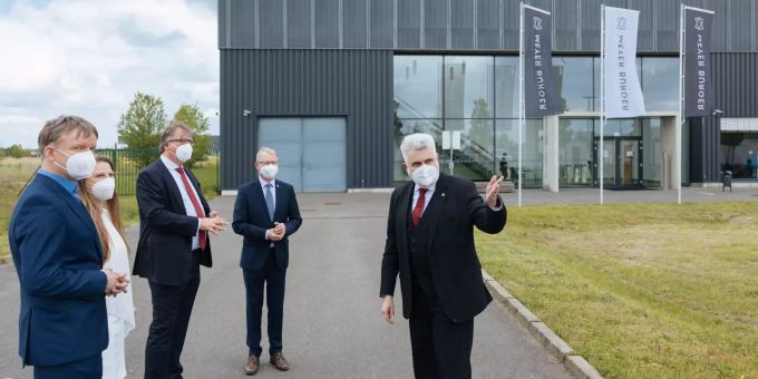 Kleiner Rundgang um die neue Fabrik von Meyer Burger. Meyer Burger