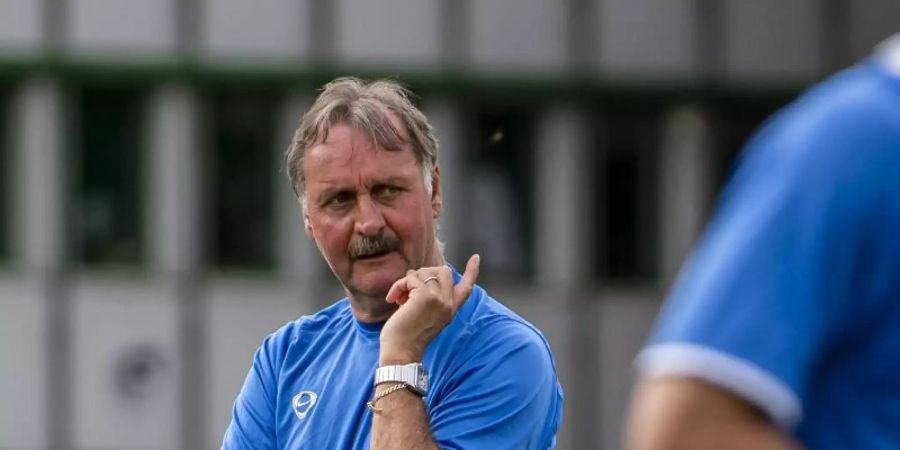 Peter Neururer, 1989 bis 1990 Trainer vom FC Schalke 04. Foto: David Inderlied/dpa