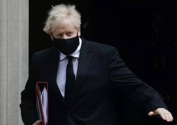 Boris Johnson, Premierminister von Grossbritannien, verlässt 10 Downing Street, um an den «Prime Minister's Questions» im britischen Unterhaus teilzunehmen. Boris Johnson