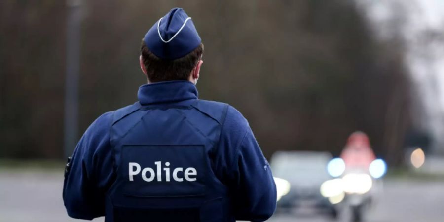 Belgischer Polizist bei einer Kontrolle im Januar