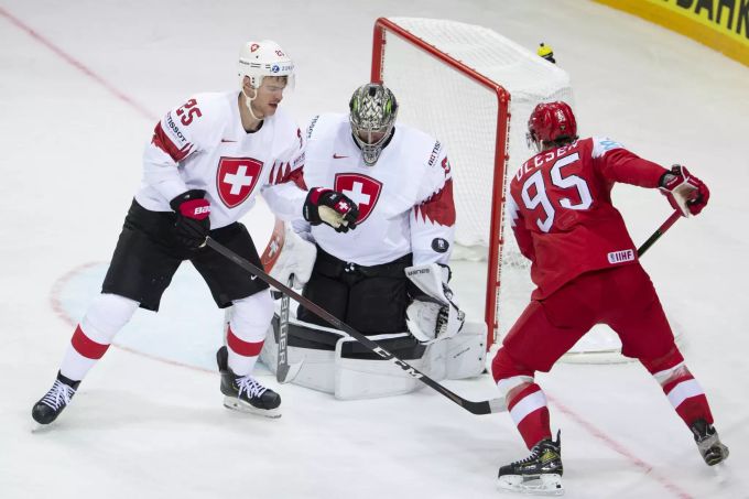 Goalie Reto Berra wird gegen Dänemark selten geprüft. Schweizer Nati