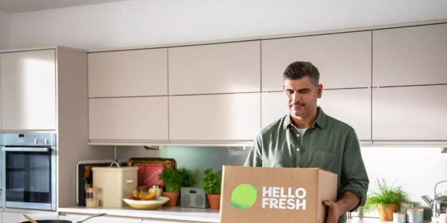 Der Online-Handel mit Lebensmitteln hängt aus Sicht des Kochboxversenders Hellofresh grösseren Internetmärkten wie Elektronik oder Mode um Jahre hinterher. Foto: Ryan Dinham/HelloFresh SE /dpa