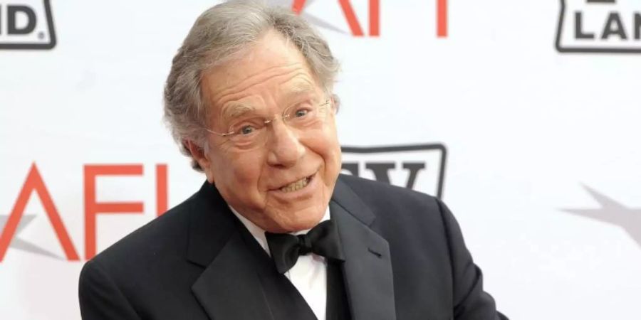 George Segal ist tot. Der Schauspieler starb an Komplikationen bei einer Bypass-Operation. Foto: Chris Pizzello/AP/dpa