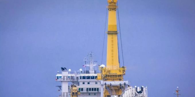 Das russische Rohr-Verlegeschiff «Akademik Tscherski» im Wismarer Seehafen. In der Bundesregierung sorgt der weitgehende Sanktionsverzicht der USA erst einmal für Aufatmen. Foto: Jens Büttner/dpa-Zentralbild/dpa Das russische Rohr-Verlegeschiff «Akademik Tscherski» im Wismarer Seehafen. In der Bundesregierung sorgt der weitgehende Sanktionsverzicht der USA erst einmal für Aufatmen. Foto: Jens Büttner/dpa-Zentralbild/dpa