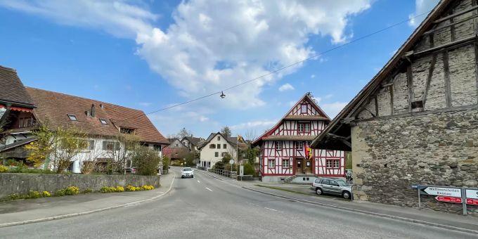 Blick Richtung dem Dorfzentrum in Maschwanden. Bezirk Affoltern Kanton Zürich Blick Richtung dem Dorfzentrum in Maschwanden. Bezirk Affoltern Kanton Zürich