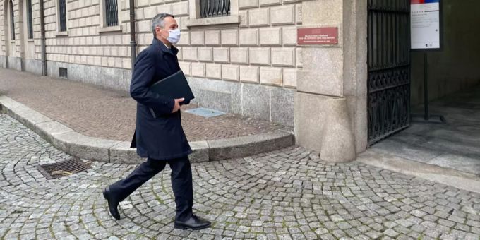 Ignazio Cassis auf dem Weg zu einer Pressekonferenz in Bellinzona. Ignazio Cassis
