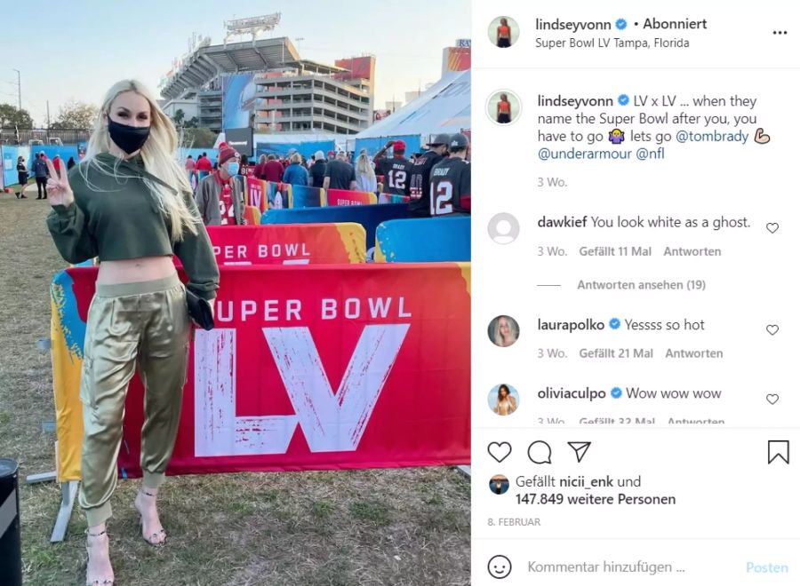 Vor einem Monat zeigte sich die Ex-Ski-Queen bauchfrei am Super Bowl.