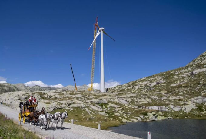 Windkraftwerke, wie dieses auf dem Gotthard, produzieren nicht kontinuierlich Strom. CO2-Gesetz