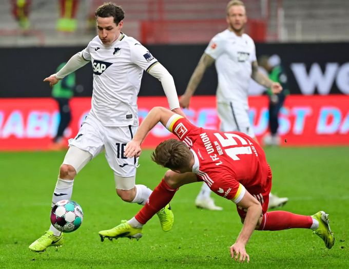 TSG Hoffenheim bestimmt auch in der zweiten Hälfte das Spielgeschehen. Urs Fischer
