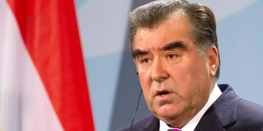 Der tadschikische Präsident Emomali Rachmon (Archiv). Tadschikistan erhebt unter Berufung auf ältere Karten Anspruch auf das Gebiet, in dem der wichtigste Zugang zu Trinkwasser für die Menschen in der kirgisischen Region Batken liegt. Foto: picture alliance / dpa