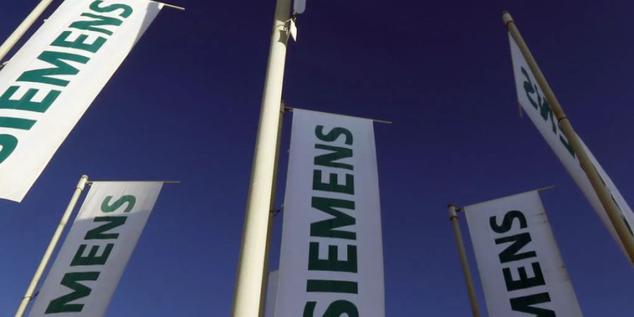 Siemens hebt nach einem Gewinnsprung zum zweiten Mal die Prognose an. (Archiv)