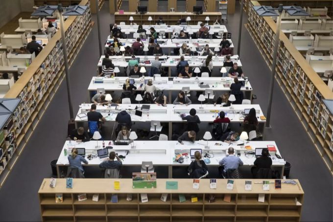 Seit Jahren steigt das Interesse an den Studiengängen der PHBern. Das Coronavirus hat gar einen Rekord an Anmeldungen verursacht. (Archivbild 2013) PH Bern