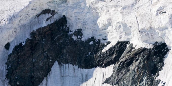 Die fünf Alpinisten sind wohl von einer Lawine erfasst worden. (Symbolbild) Gletscher