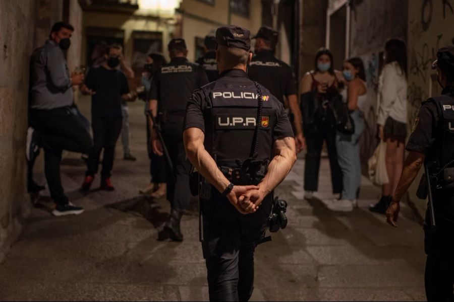 Nachdem mit KI erstellte Nacktbilder an einer spanischen Schule kursierten, wurde die Polizei eingeschaltet.