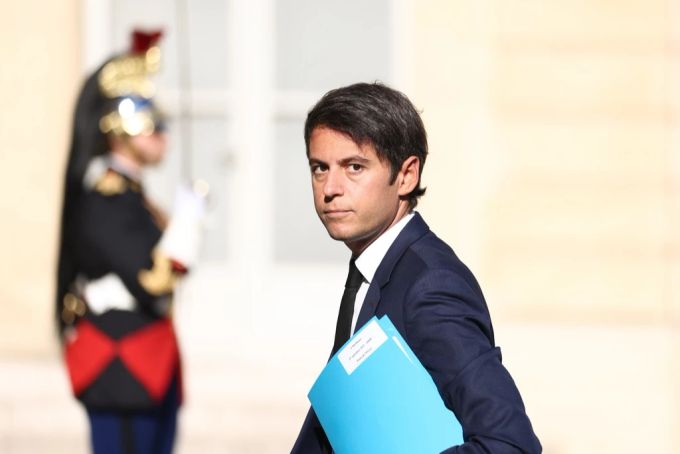 Der Minister für Bildung und Jugend, Gabriel Attal, ist für das Verbot von Abayas an Schulen. (Archivbild) Gabriel Attal Bildungsminister Frankreich