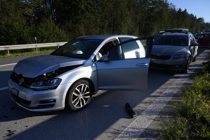 Die Auffahrkollision führte zu Verkehrsbehinderungen. Auffahrkollision in Sennwald