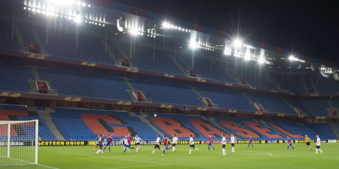 Daran muss sich der Schweizer Fussballfan gewöhnen: Auch in der Super League werden die Spiele ohne Zuschauer stattfinden. Super League Geisterspiel