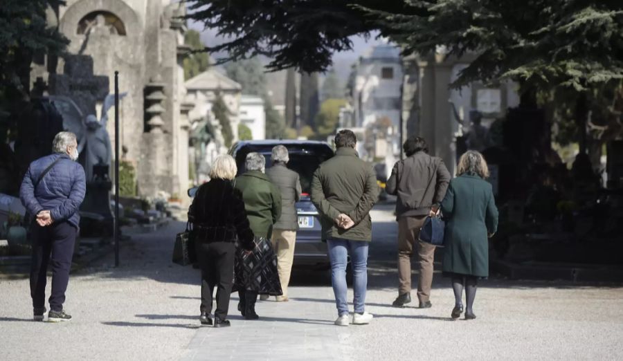 Wenige Tage später ist in Bergamo nichts mehr von der Euphorie übrig. Das Coronavirus hat die Stadt fest im Griff.