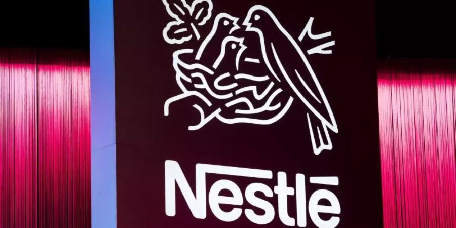 Der Lebensmittelkonzern Nestlé hat seine Jahreszahlen veröffentlicht. Foto: Jean-Christophe Bott/KEYSTONE/dpa