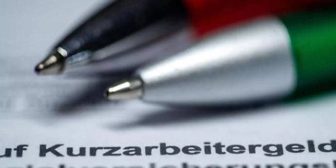 Ein Antragsformular für Kurzarbeitergeld. (Symbolbild) Foto: Jens Büttner/dpa-Zentralbild/dpa Kurzarbeit