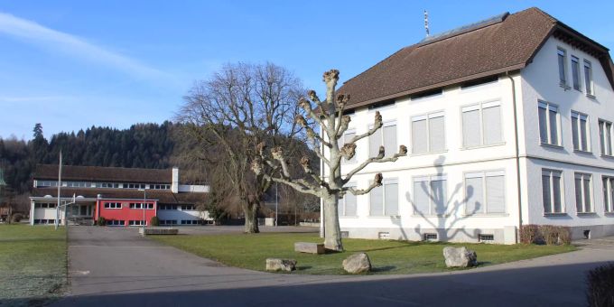Das Schulhausareal Hendschiken. Das Schulhausareal Hendschiken.