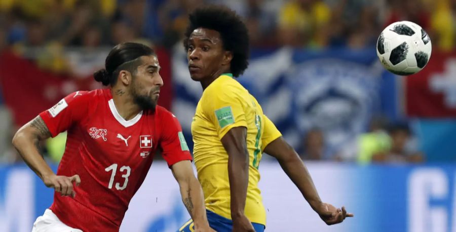 Der 31-Jährige traf an der WM 2018 mit Brasilien auf die Schweiz. Hier im Duell mit Ricardo Rodriguez.