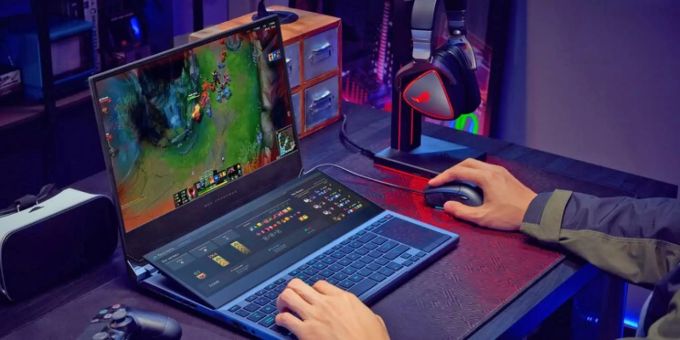 Der zweite Bildschirm kann zusätzliche Informationen für Videospiele einblenden, sofern jene das unterstützen. Asus Gaming