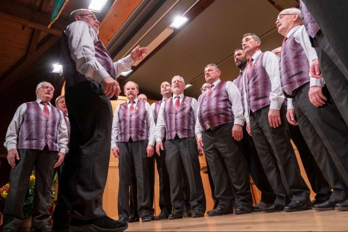 Gesangsvorführung des Männerchor Gurzelen.