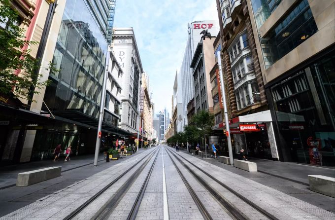 In der Strasse «George Street» ist weitaus weniger los als überlicherweise. In Australien ist das öffentliche Leben stark eingeschränkt worden, um die Ausbreitung des neuartigen Coronavirus zu verlangsamen. Coronavirus - Australien