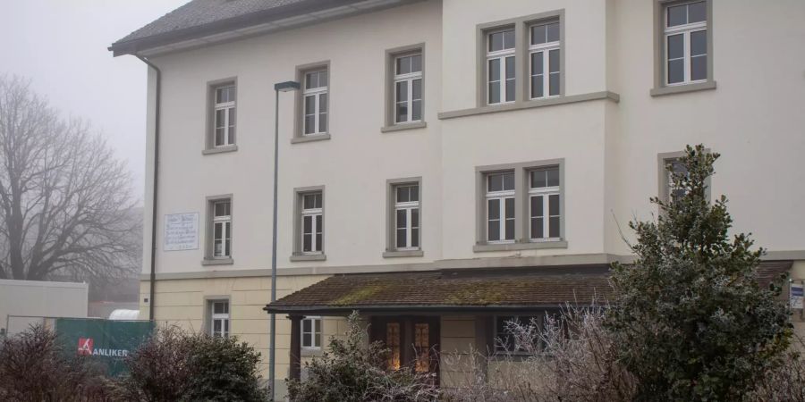 Schulhaus in Dürrenäsch.