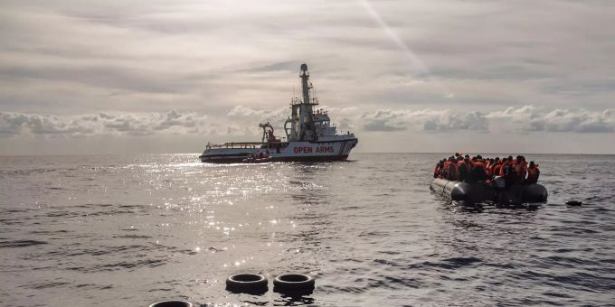 Im Mittelmeer - Ärzte ohne Grenzen retten 470 Menschen von Booten