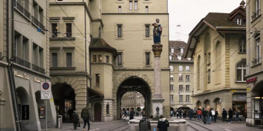 Das obere Ende der Marktgasse mit dem Kaefigturm