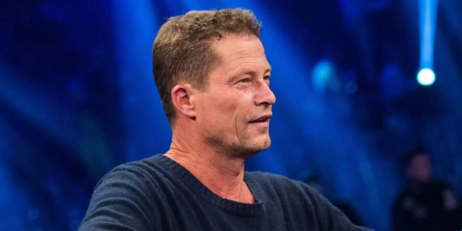 Es ist alles noch ganz frisch: Til Schweiger hat eine neue Freundin. Foto: Daniel Bockwoldt/dpa