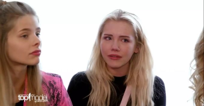 Julia P. weint. In der neuen GNTM-Folge will sie der Designer Wolfgang Joop nicht sehen. GNTM