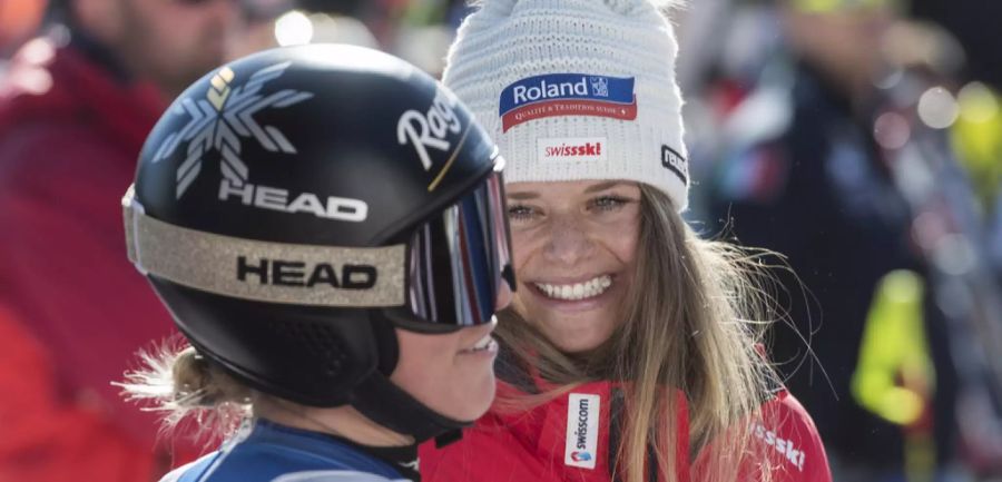 Lara Gut-Behrami (vorne) und Corinne Suter dominieren auch die zweite Abfahrt in Crans-Montana.