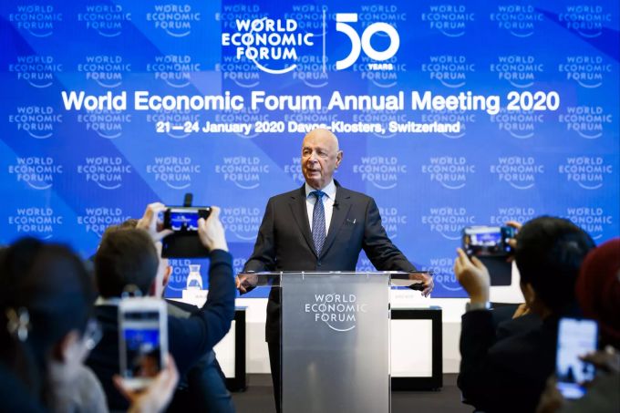 Klaus Schwab, Gründer und Vorsitzender des Weltwirtschaftsforums WEF, spricht während einer Pressekonferenz. Das Weltwirtschaftsforum stellte das Programm für seine 50. Jahrestagung in Davos vor, einschliesslich der wichtigsten Teilnehmer, Themen und Ziele. Das Jahrestreffen des Weltwirtschaftsforums findet vom 21. bis 24. Januar 2020 statt. Klaus Schwab Weltwirtschaftsforum Davos