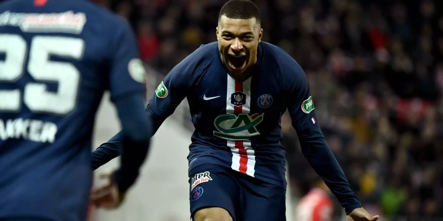 Kylian Mbappé jubelt im Dress von PSG.