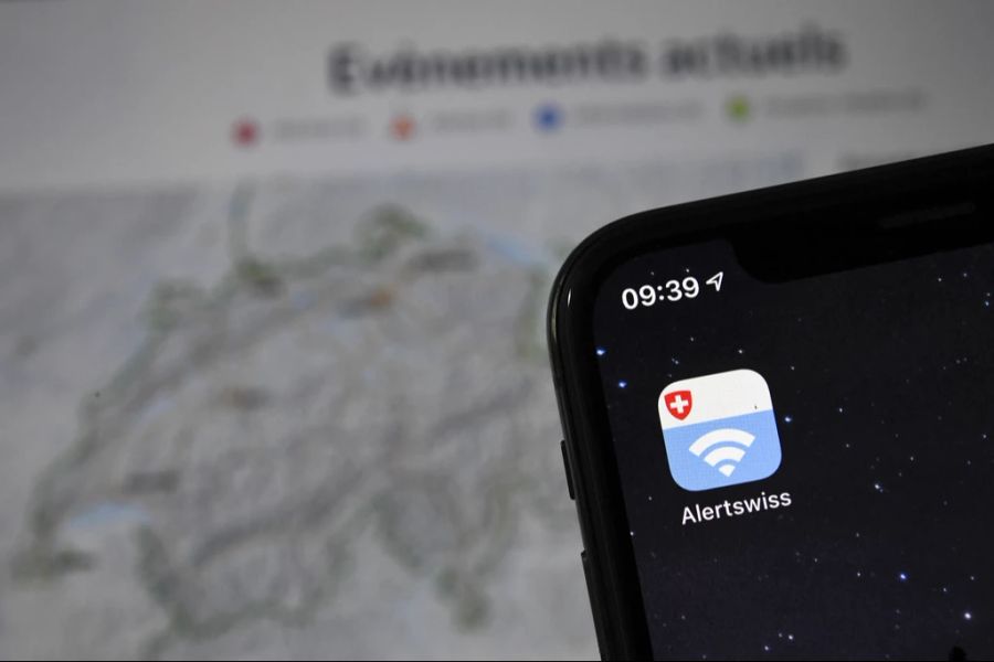 Die Schweiz setzt bei der Alarmierung im Krisenfall hauptsächlich auf Sirenen, Radio und die Alertswiss-App.