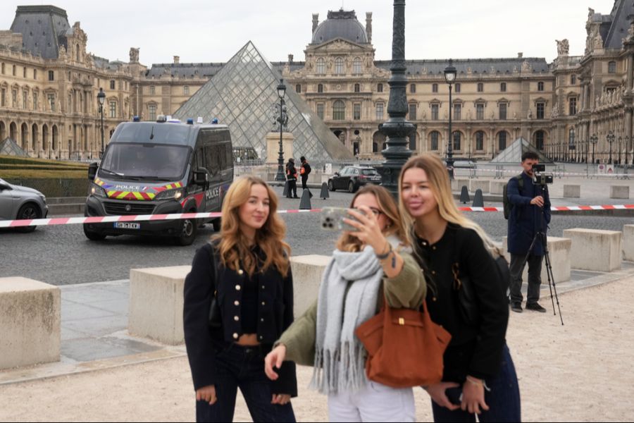 Der Eingang wurde abgesperrt – Touristen müssen ihre Selfies aus der Ferne schiessen.