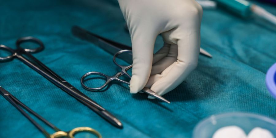 Die stationären Leistungen der Chirurgie und der Inneren Medizin werden vom Engeriedspital zum Lindenhof verlegt. (Symbolbild)