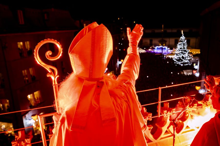 Der Sankt Nikolaus wird in Freiburg jedes Jahr wie ein Star gefeiert.