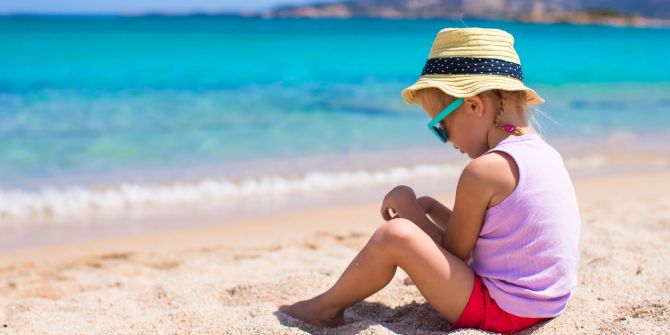 Kind am Strand