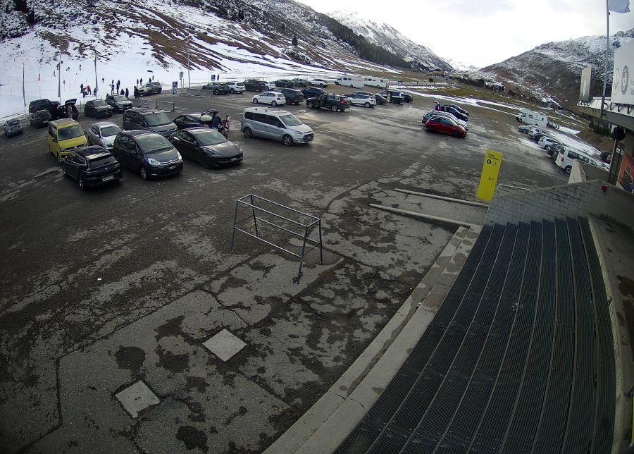 An der Talstation Gemsstock in Andermatt UR wirkt es an Weihnachten nicht wirklich winterlich.