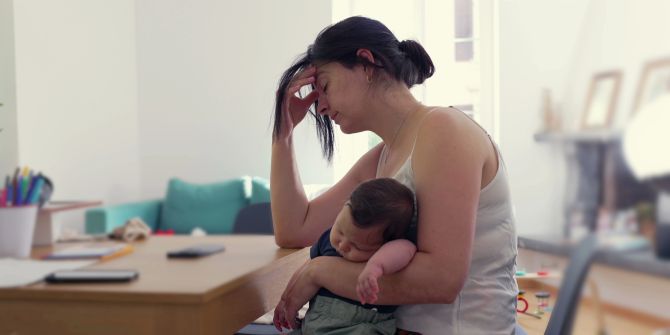 Mutter, Kind, Überforderung, müde