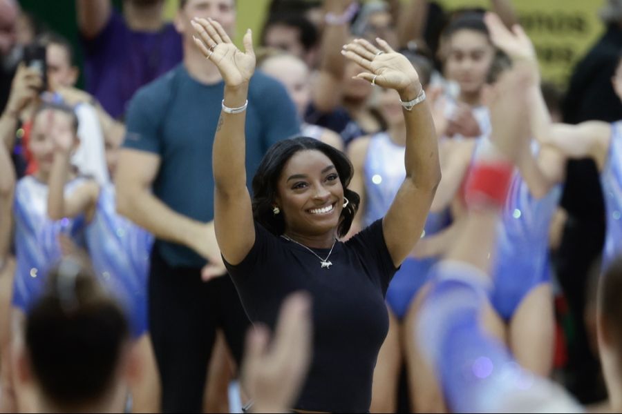 Auf Tiktok spricht Simone Biles über ihre Beauty-Eingriffe.