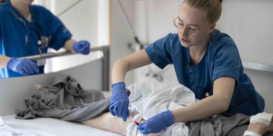 Sie ist kein Einzelfall: Jedes Jahr erleiden fünf Prozent der Patienten in der Schweiz vermeidbare Schäden. (Symbolbild)