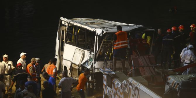 Algerien Bus Unfall Rettungskräfte