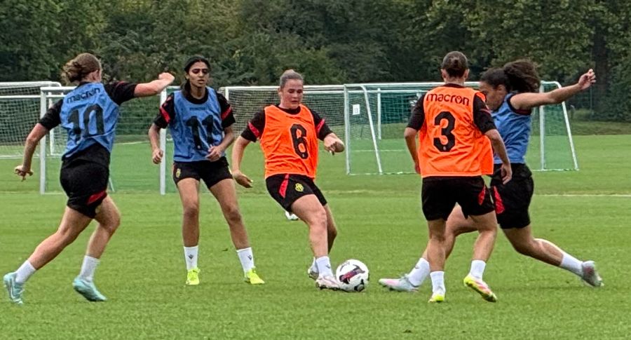 Die Frauen des FCB während eines Trainings.